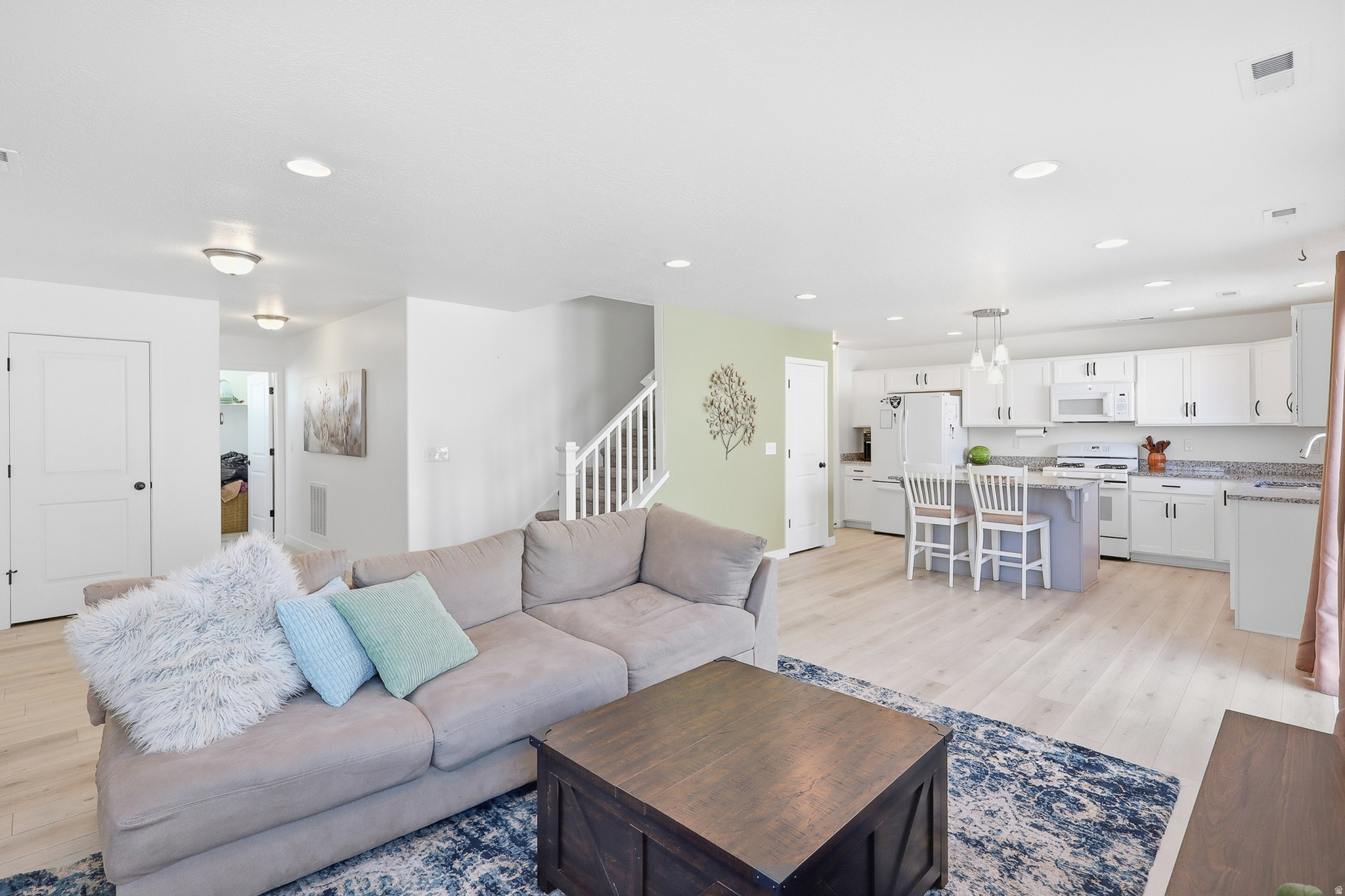 SALT POINT - Residential