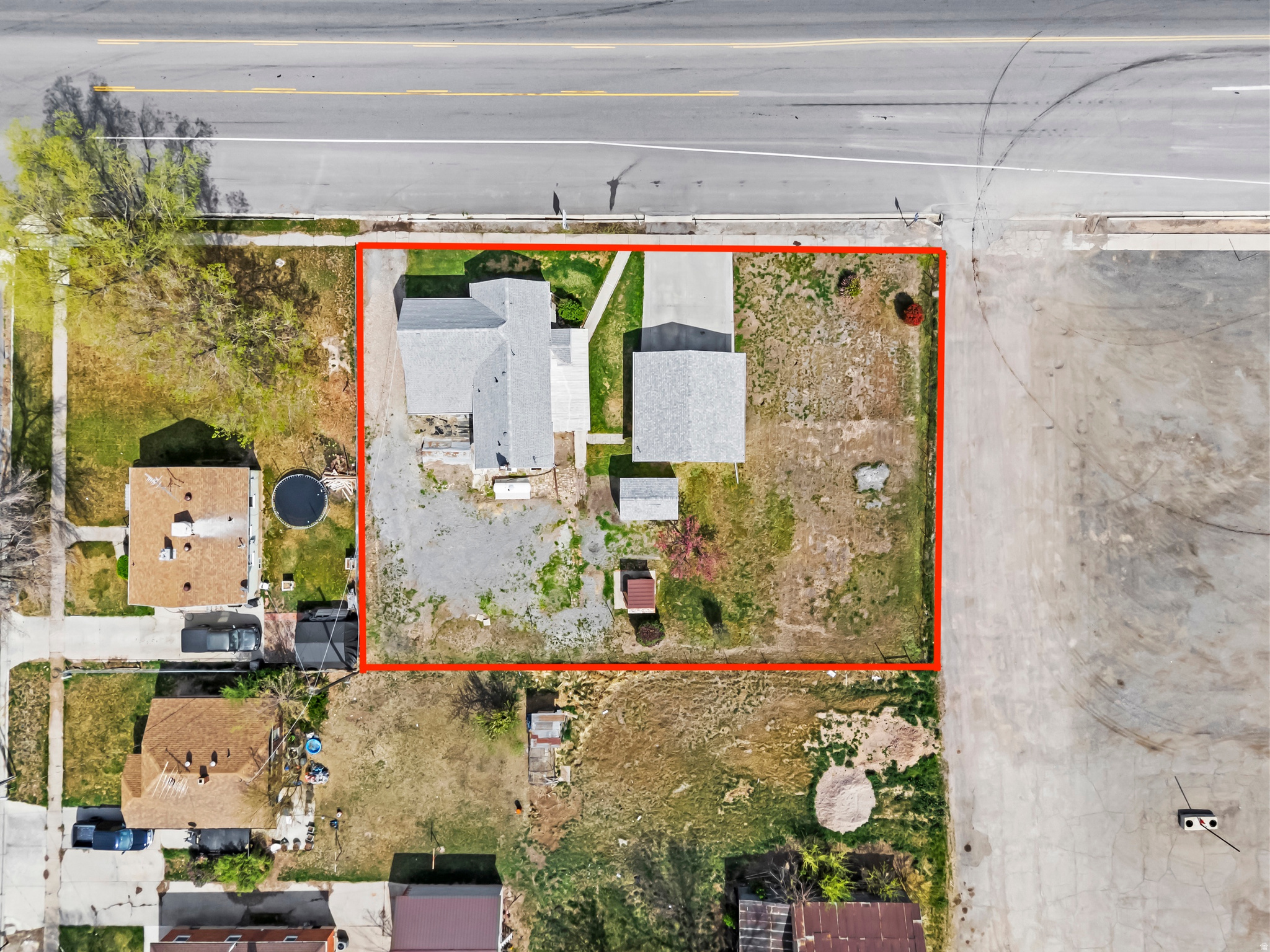 Main image without alt text