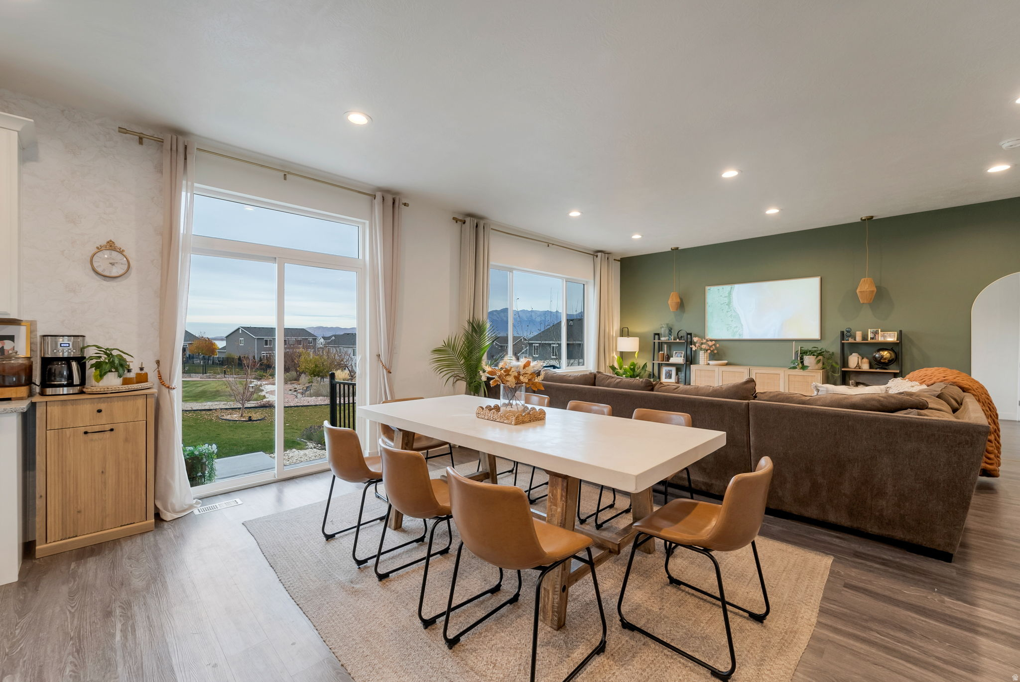 LAKESIDE - Residential