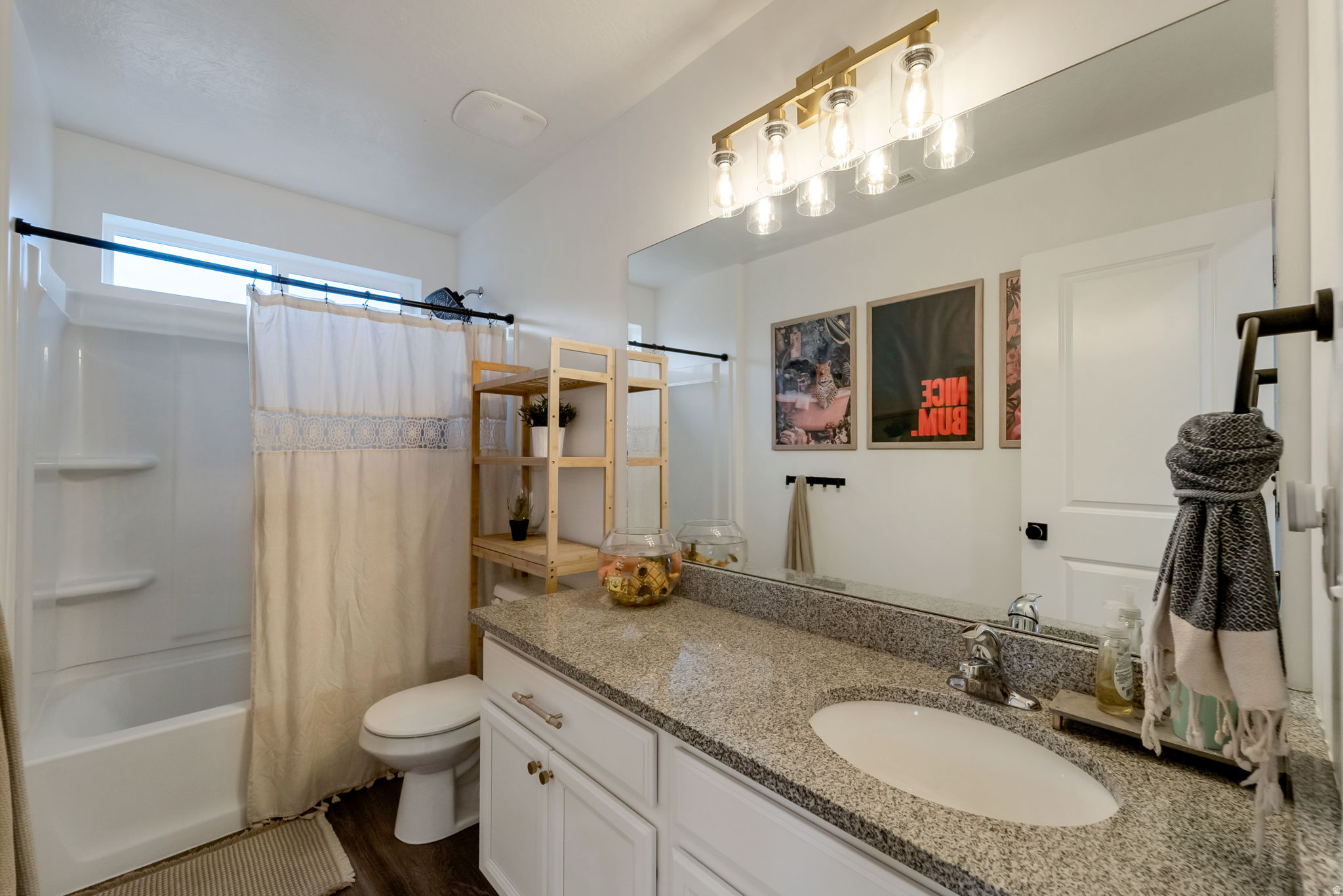 LAKESIDE - Residential