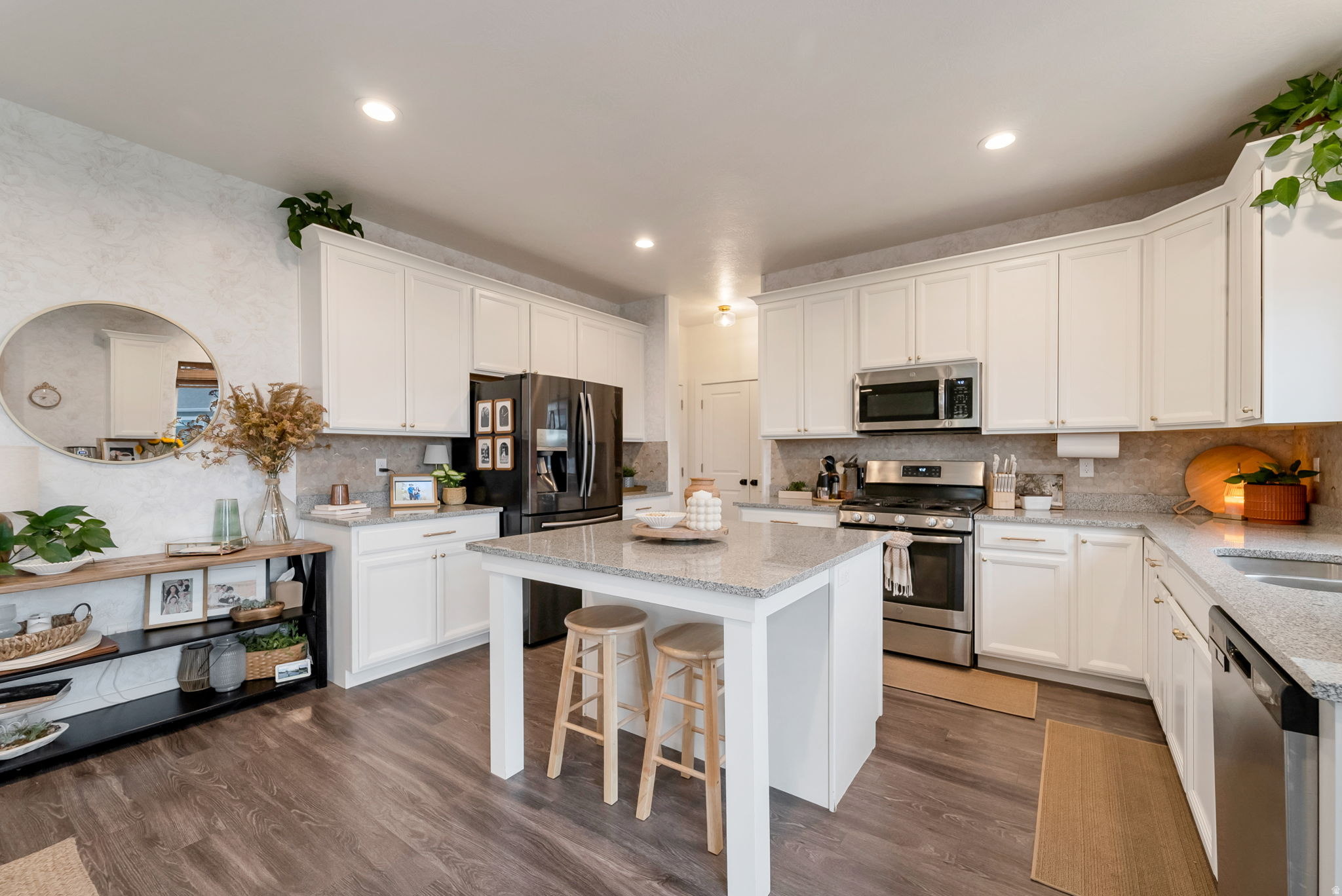 LAKESIDE - Residential