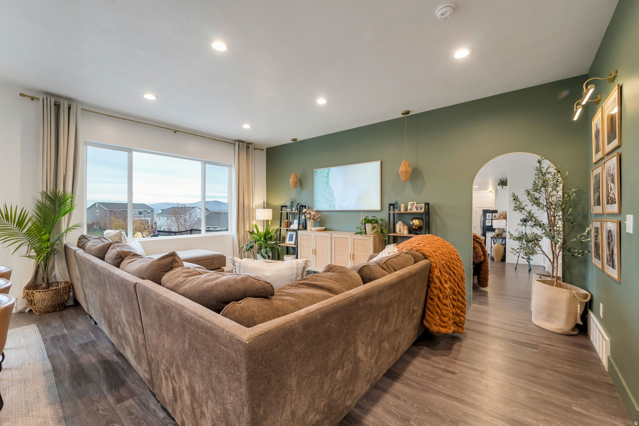 LAKESIDE - Residential