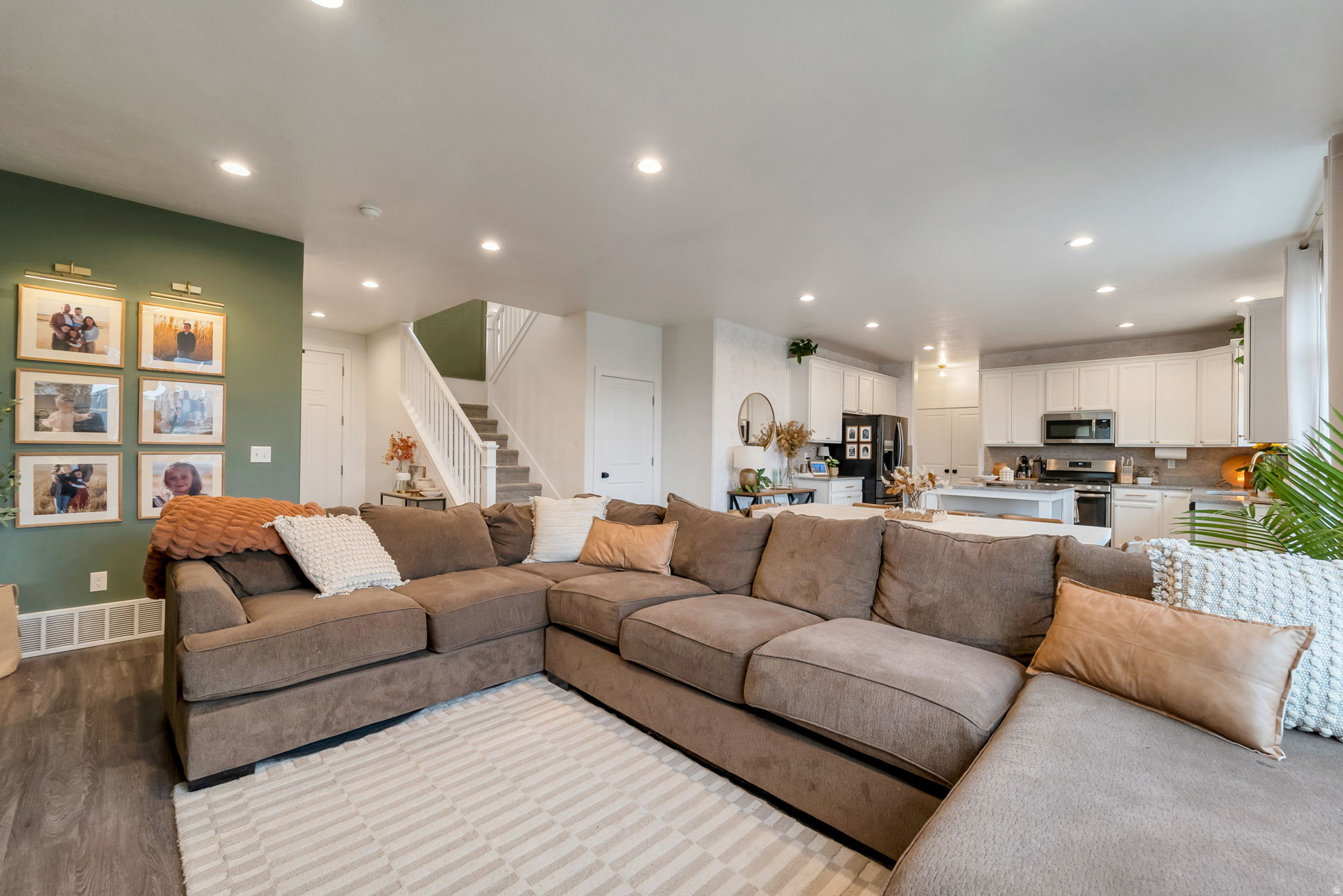 LAKESIDE - Residential