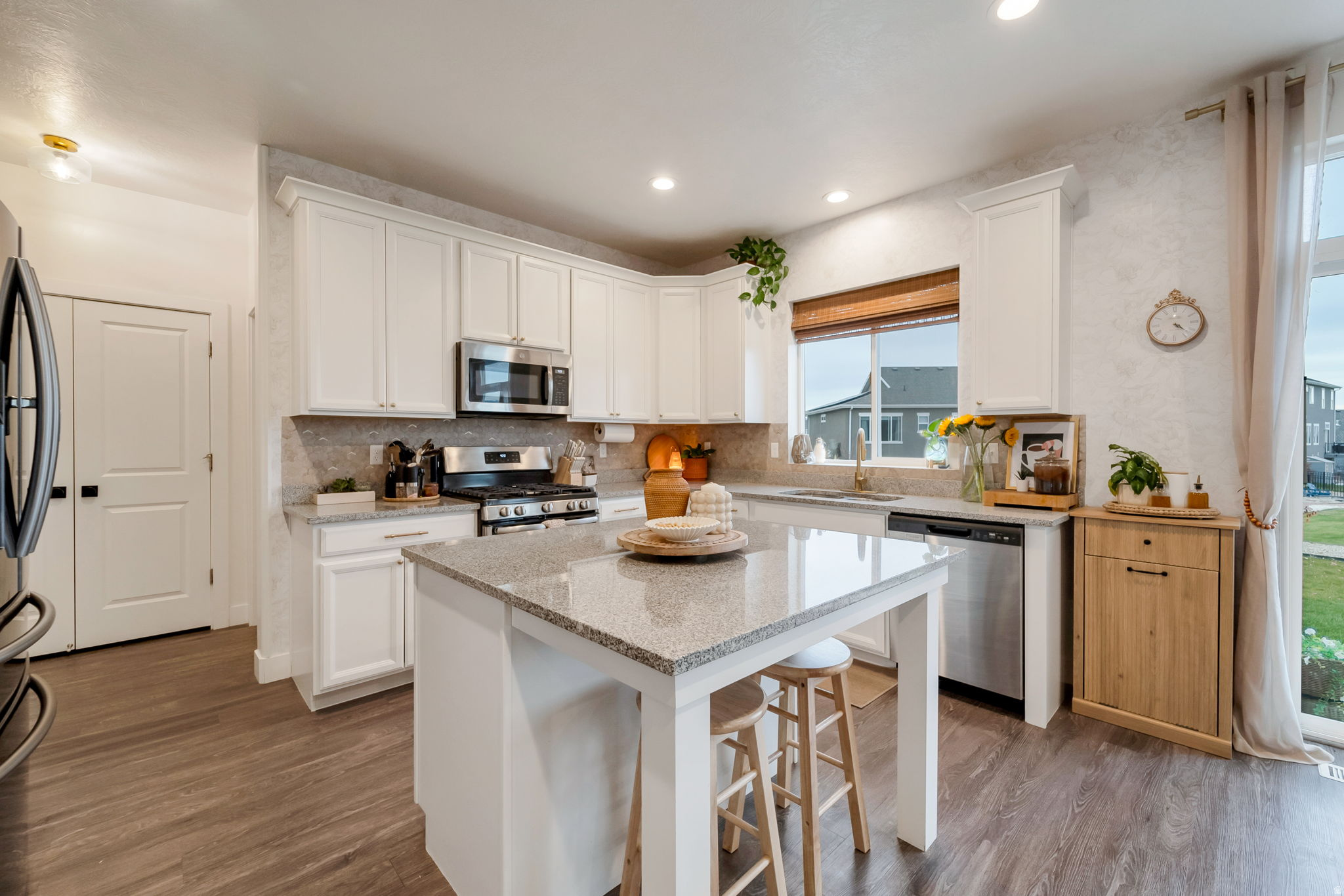 LAKESIDE - Residential