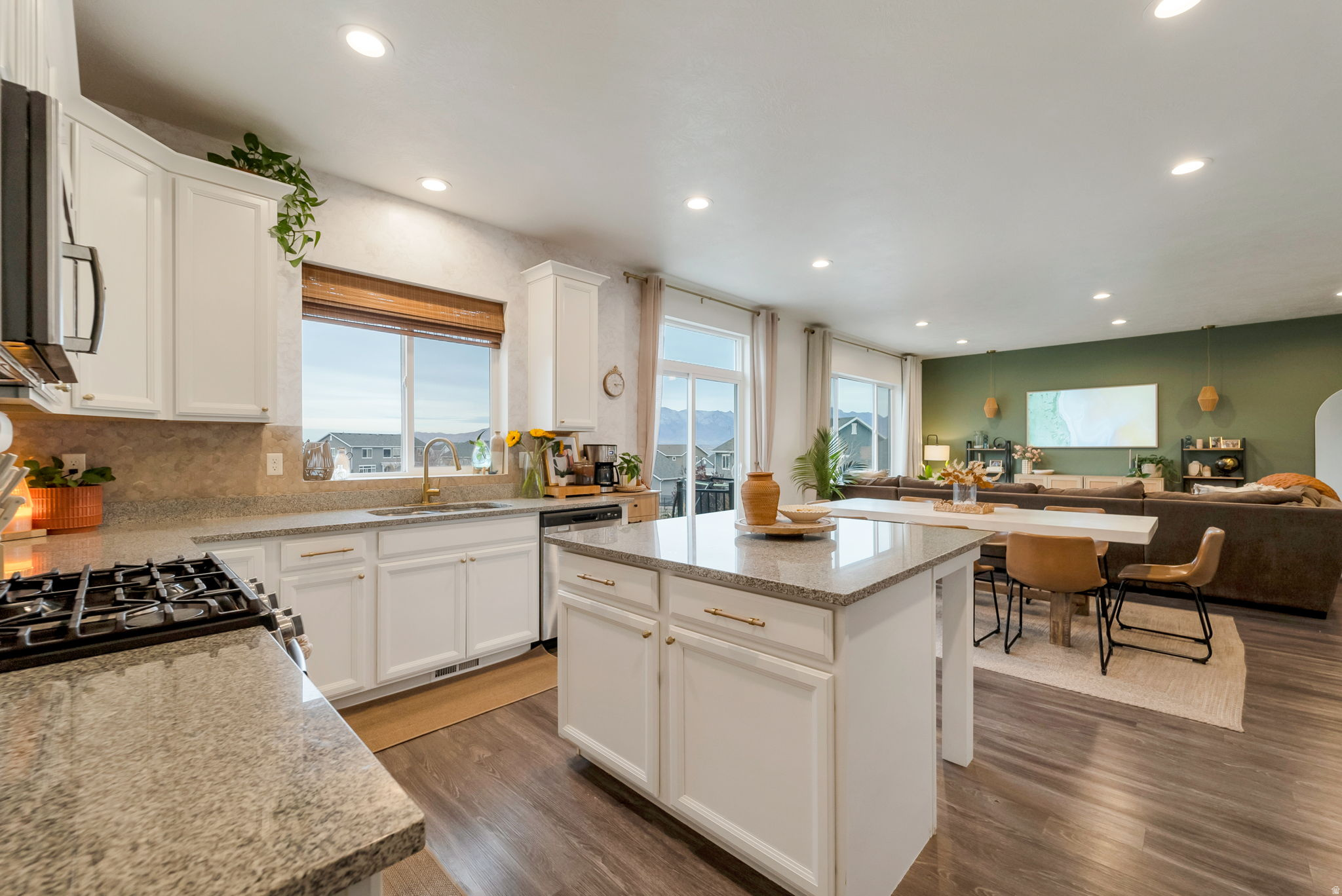 LAKESIDE - Residential