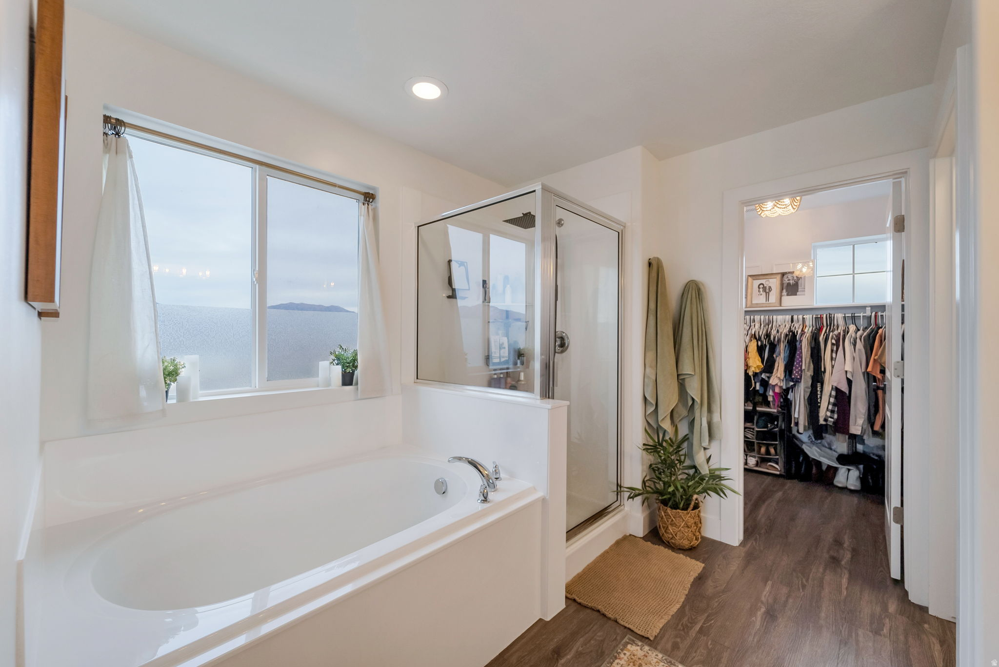 LAKESIDE - Residential