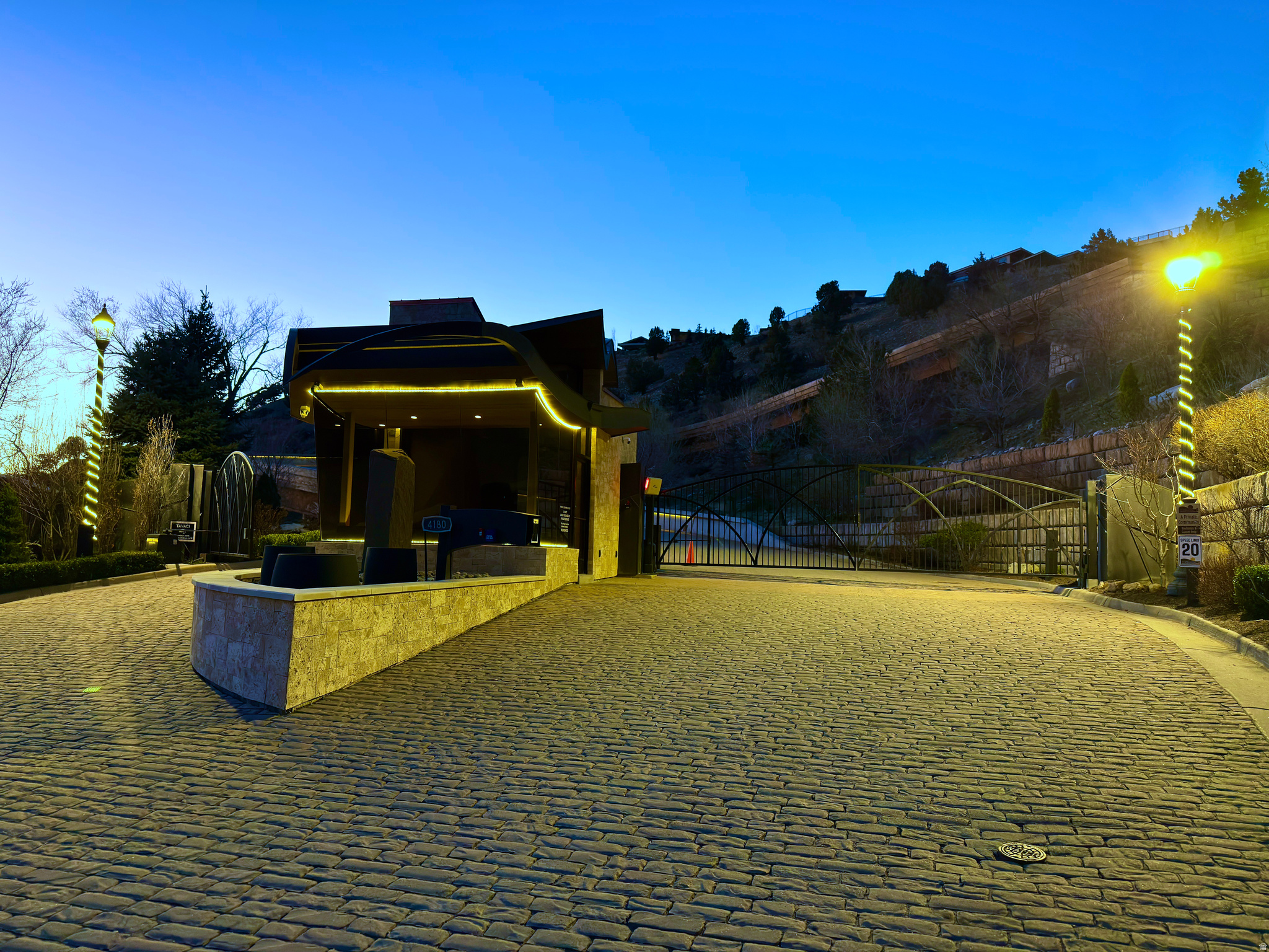 COTTONWOOD CANYON - Land