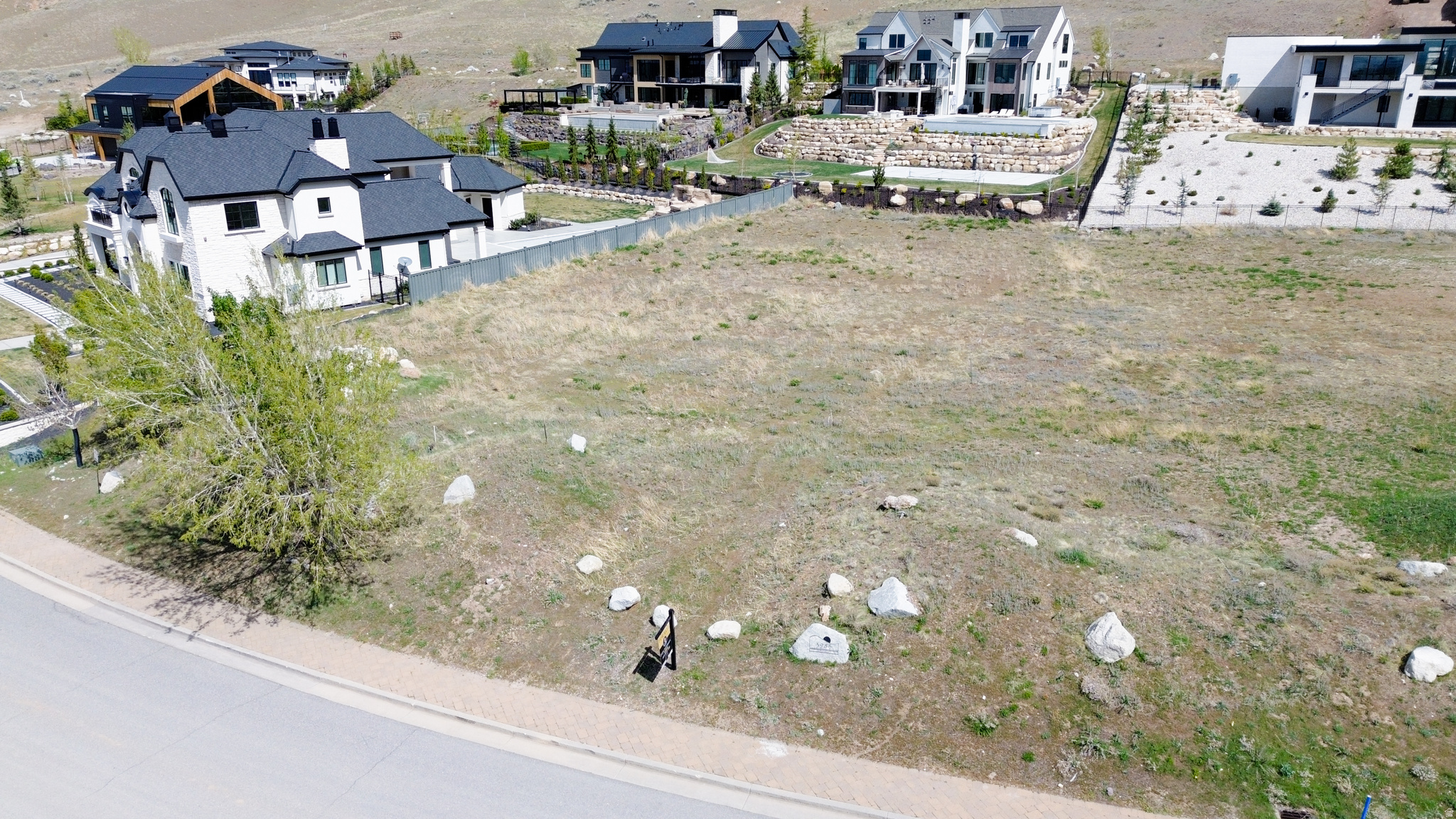 COTTONWOOD CANYON - Land