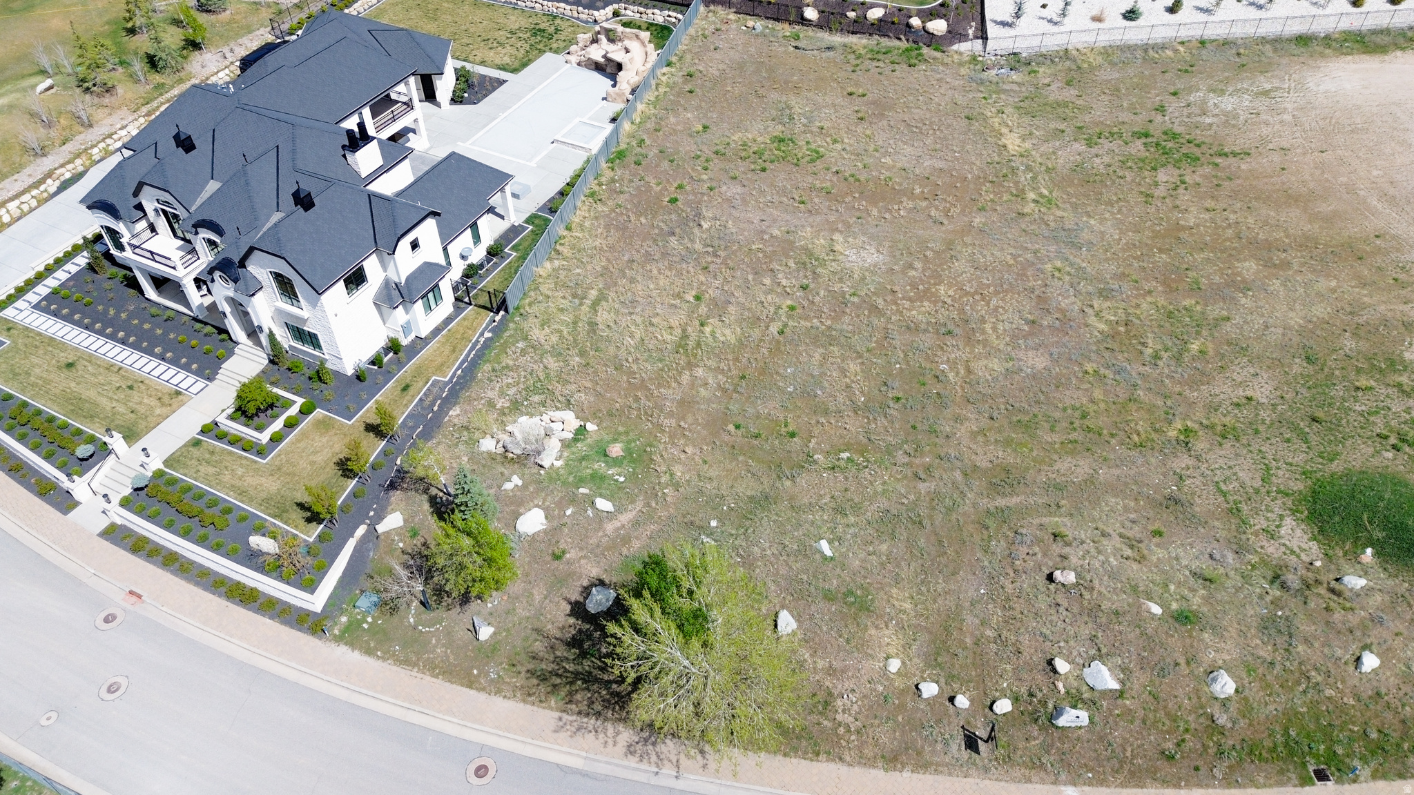 COTTONWOOD CANYON - Land