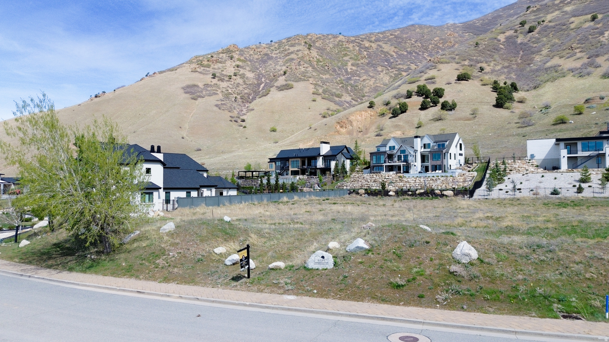 COTTONWOOD CANYON - Land