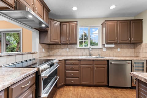 Tiny photo for 790 SHERWOOD DR, Kaysville, UT 84037 (MLS # 2179055)