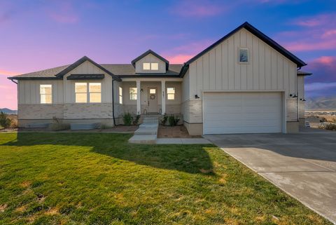 Photo of 6291 N GLENMAR WAY E, Eagle Mountain, UT 84005 (MLS # 2122940)