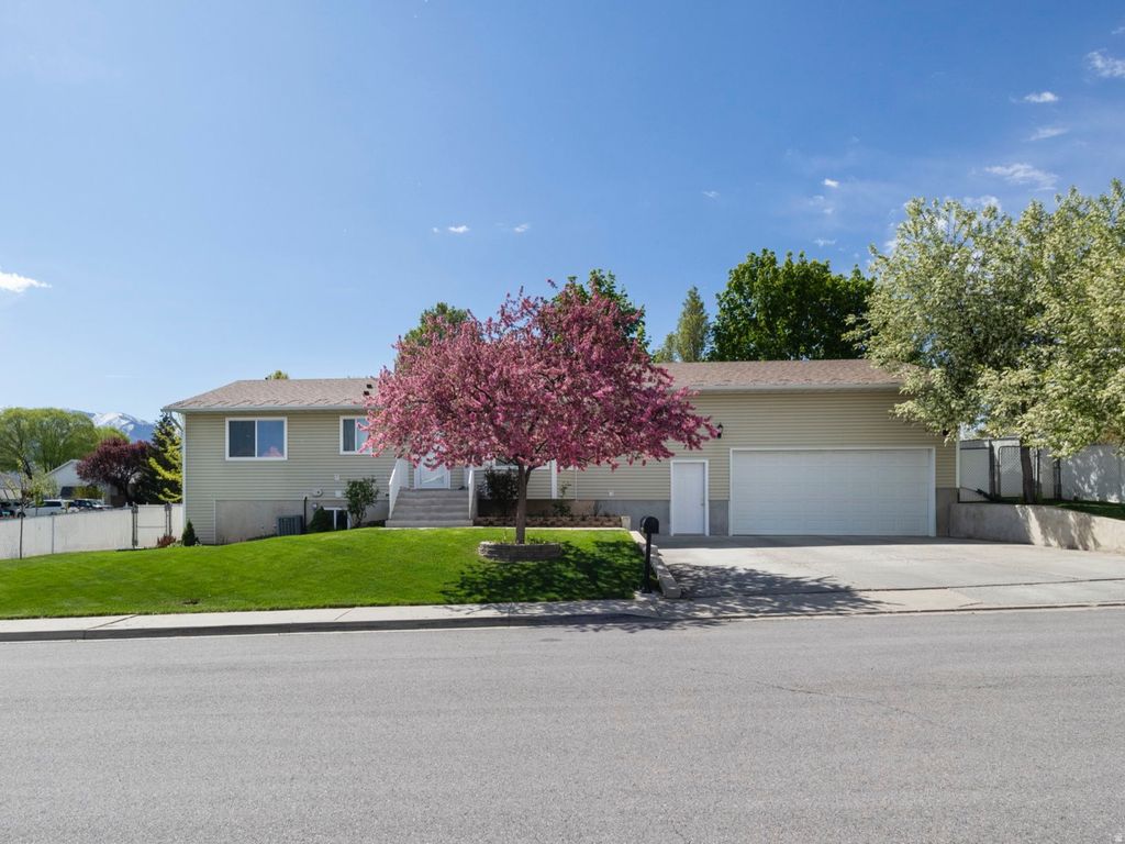 Photo of 640 E 900 N, Payson, UT 84651 (MLS # 2150859)