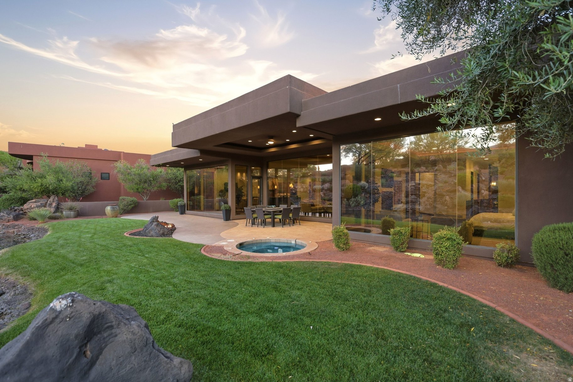 THE RESERVE OF ENTRADA - Residential