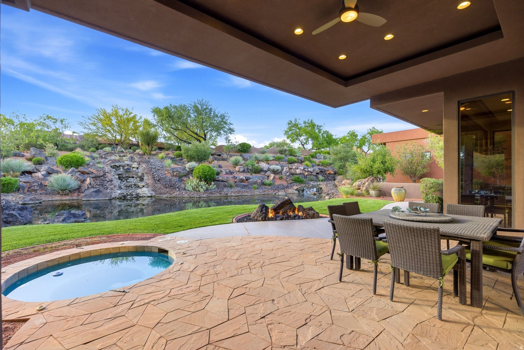 THE RESERVE OF ENTRADA - Residential