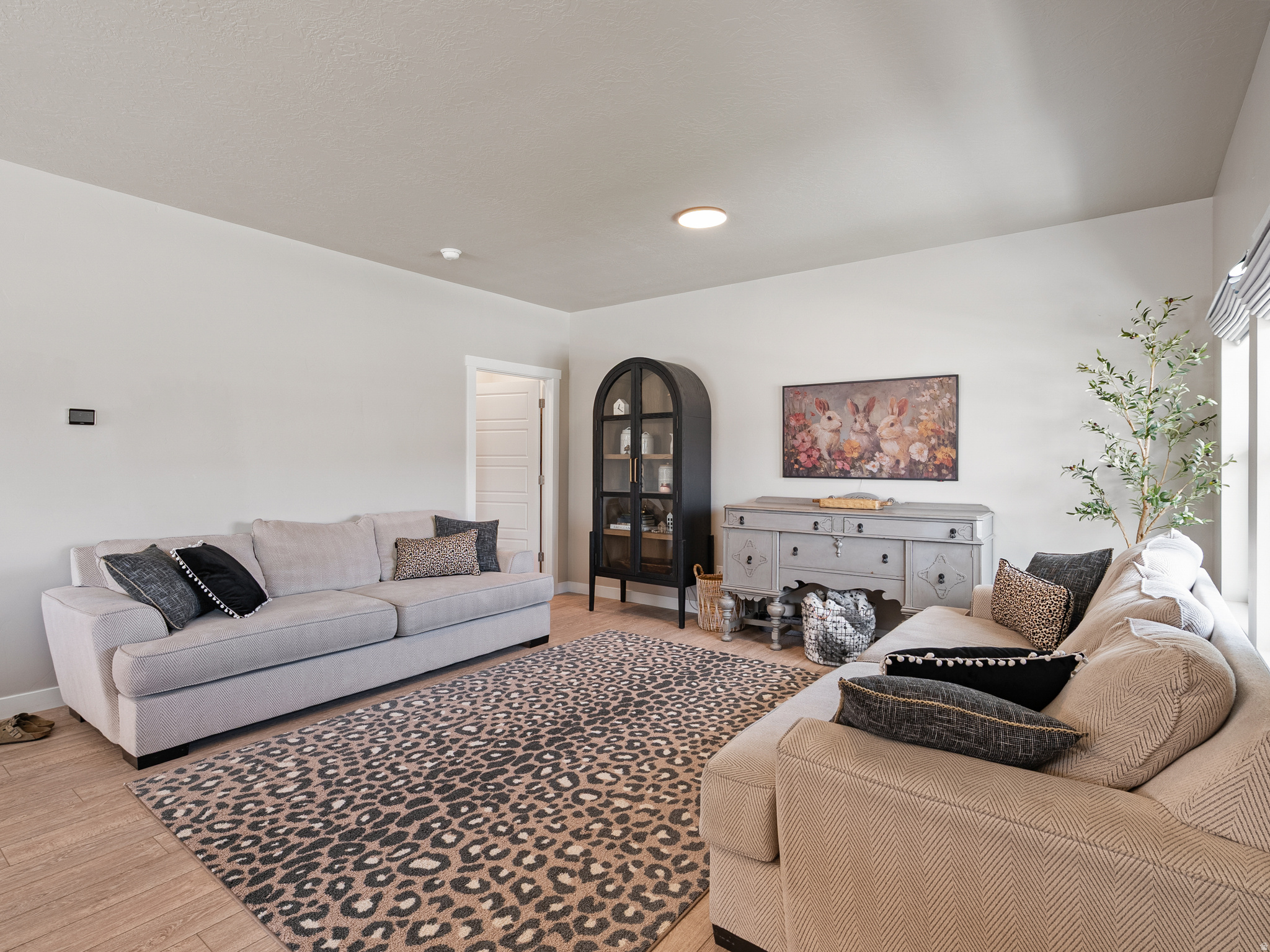 OVERLAND COMMUNITY - Residential