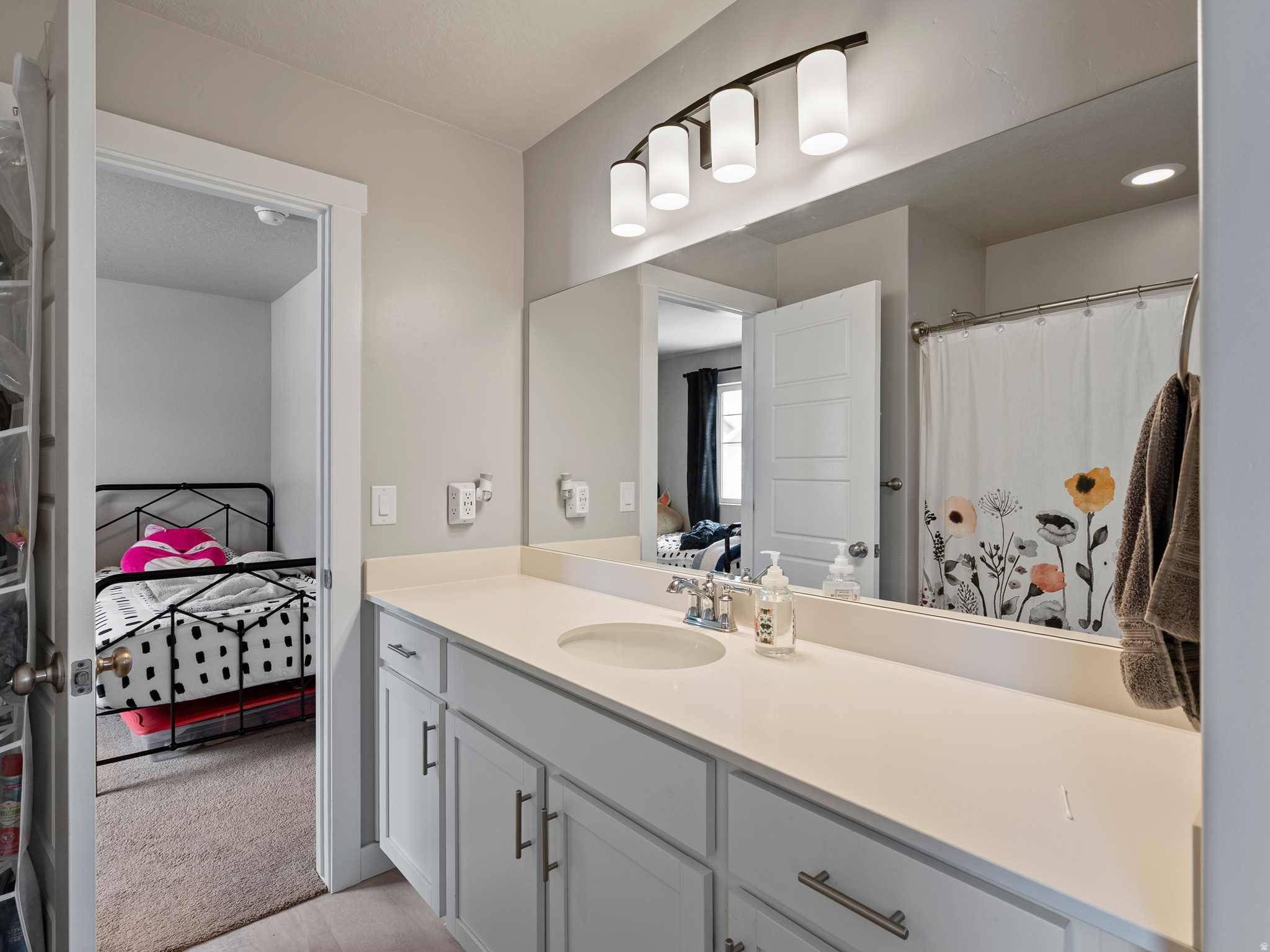 OVERLAND COMMUNITY - Residential