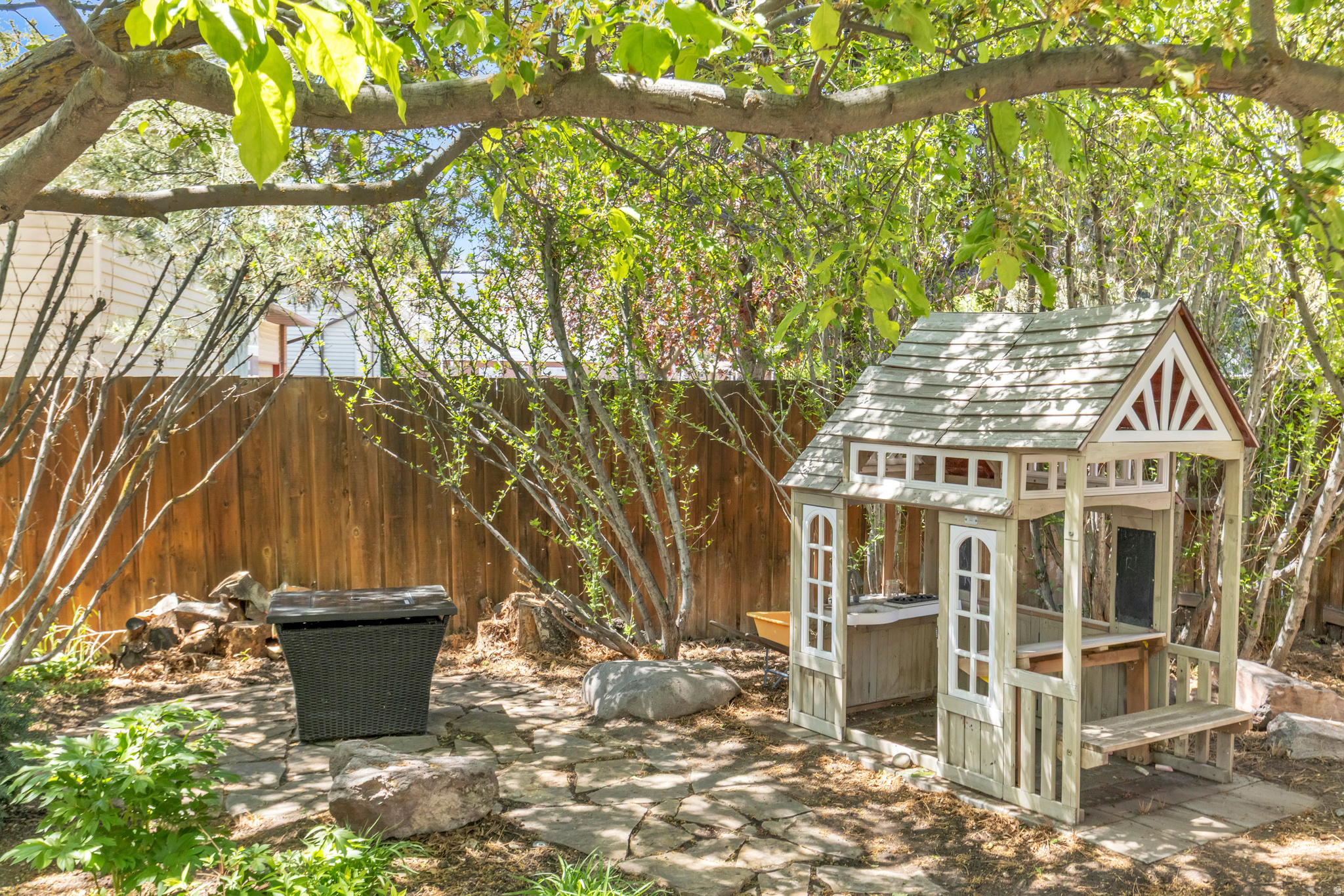 MEADOW CREEK EST - Residential