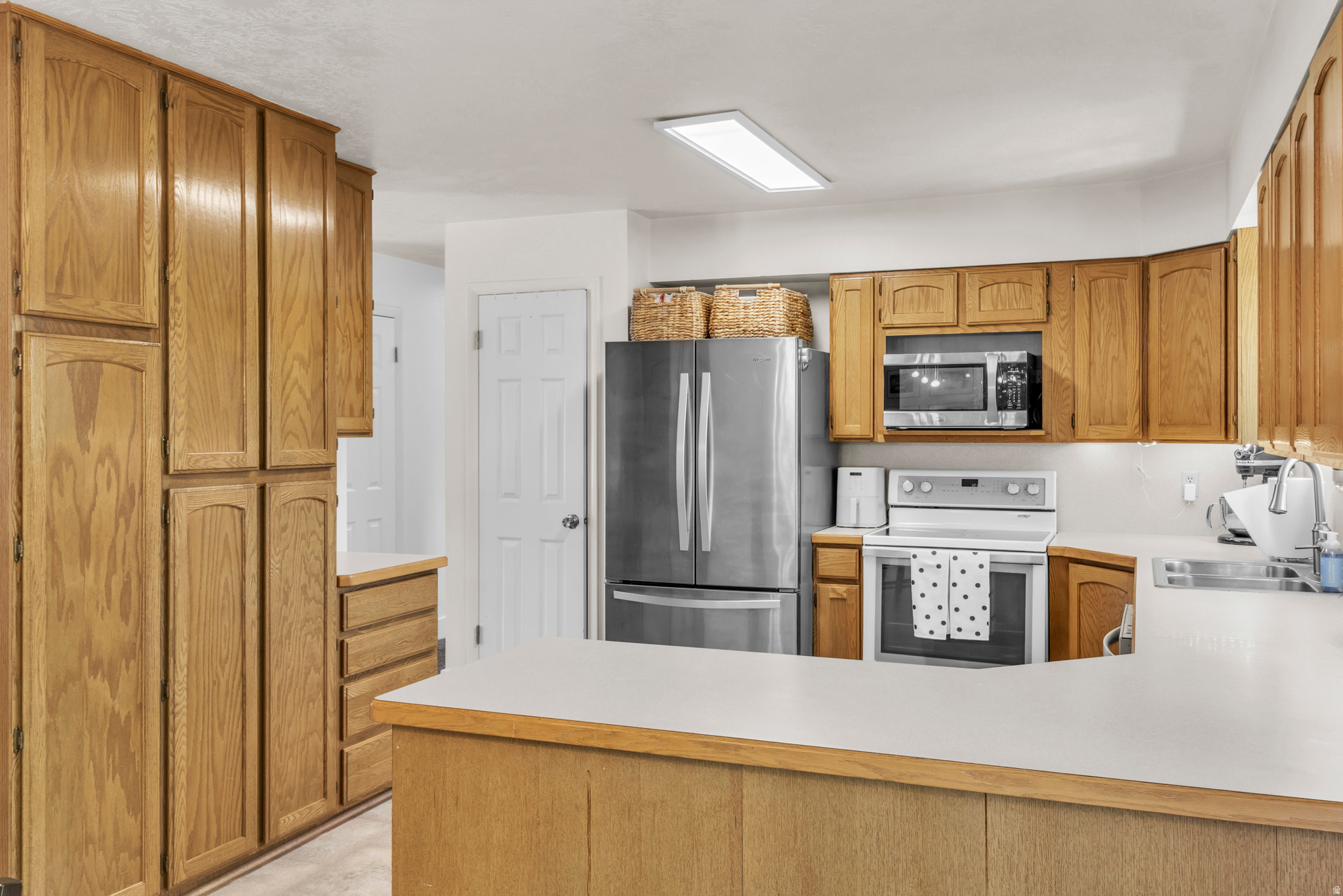 MEADOW CREEK EST - Residential