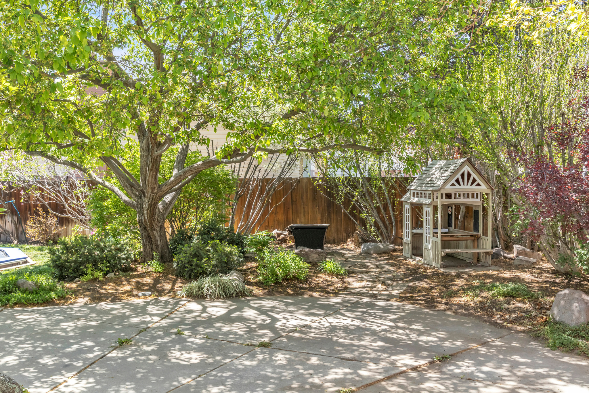 MEADOW CREEK EST - Residential