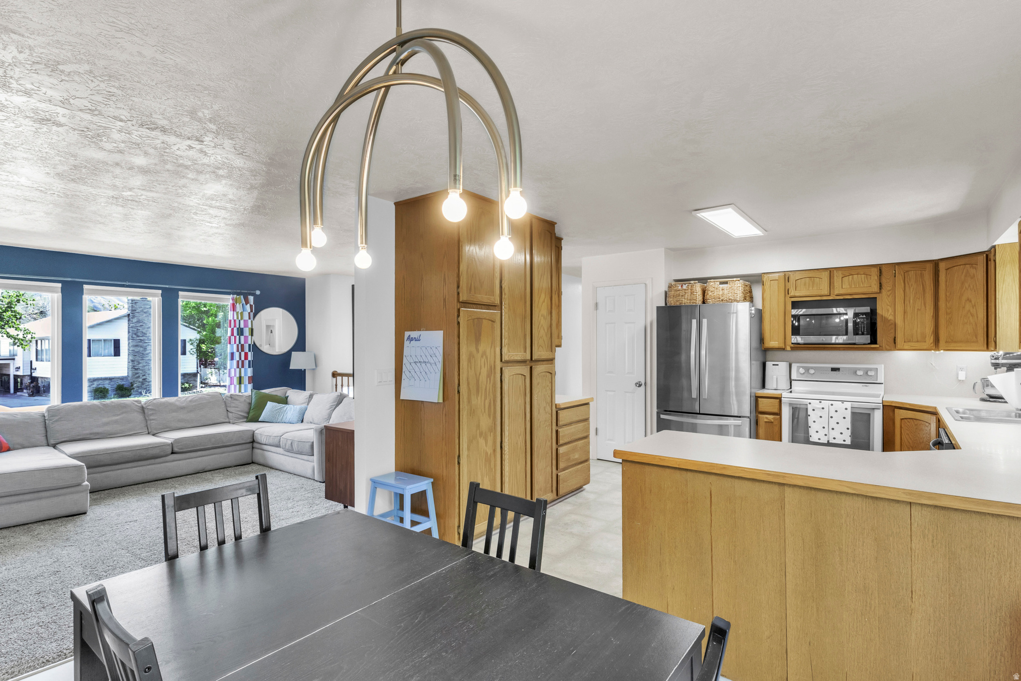 MEADOW CREEK EST - Residential