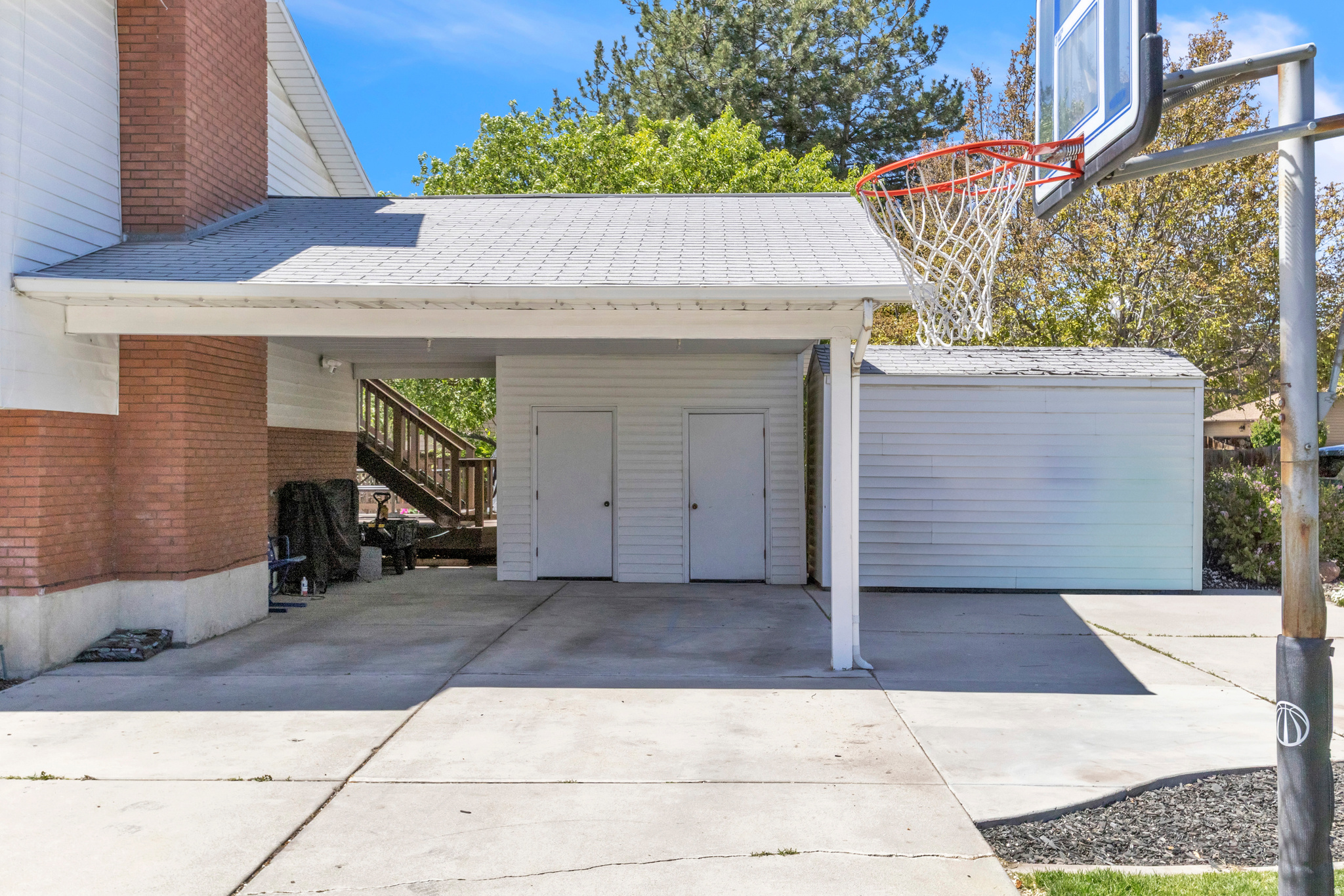 MEADOW CREEK EST - Residential