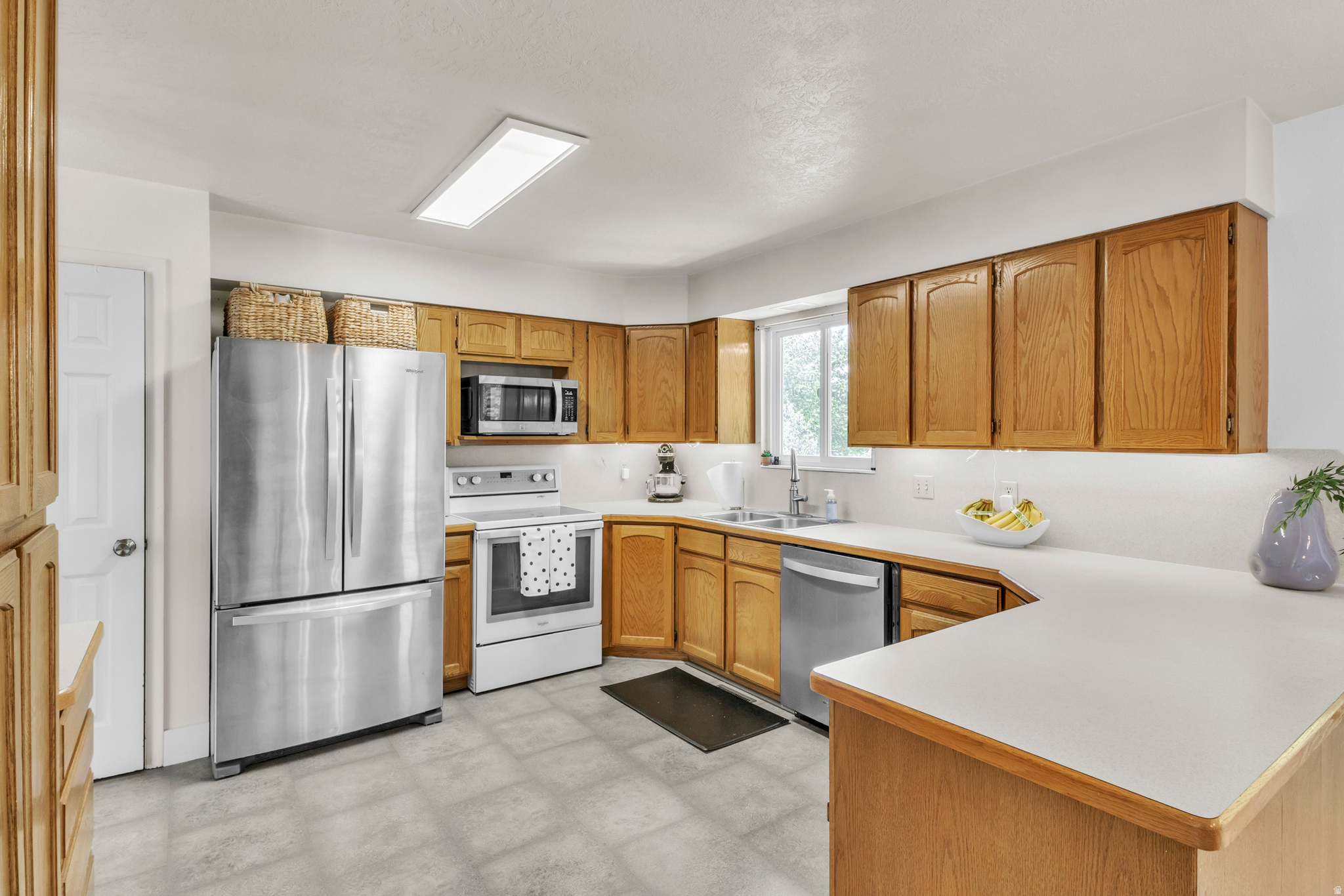 MEADOW CREEK EST - Residential