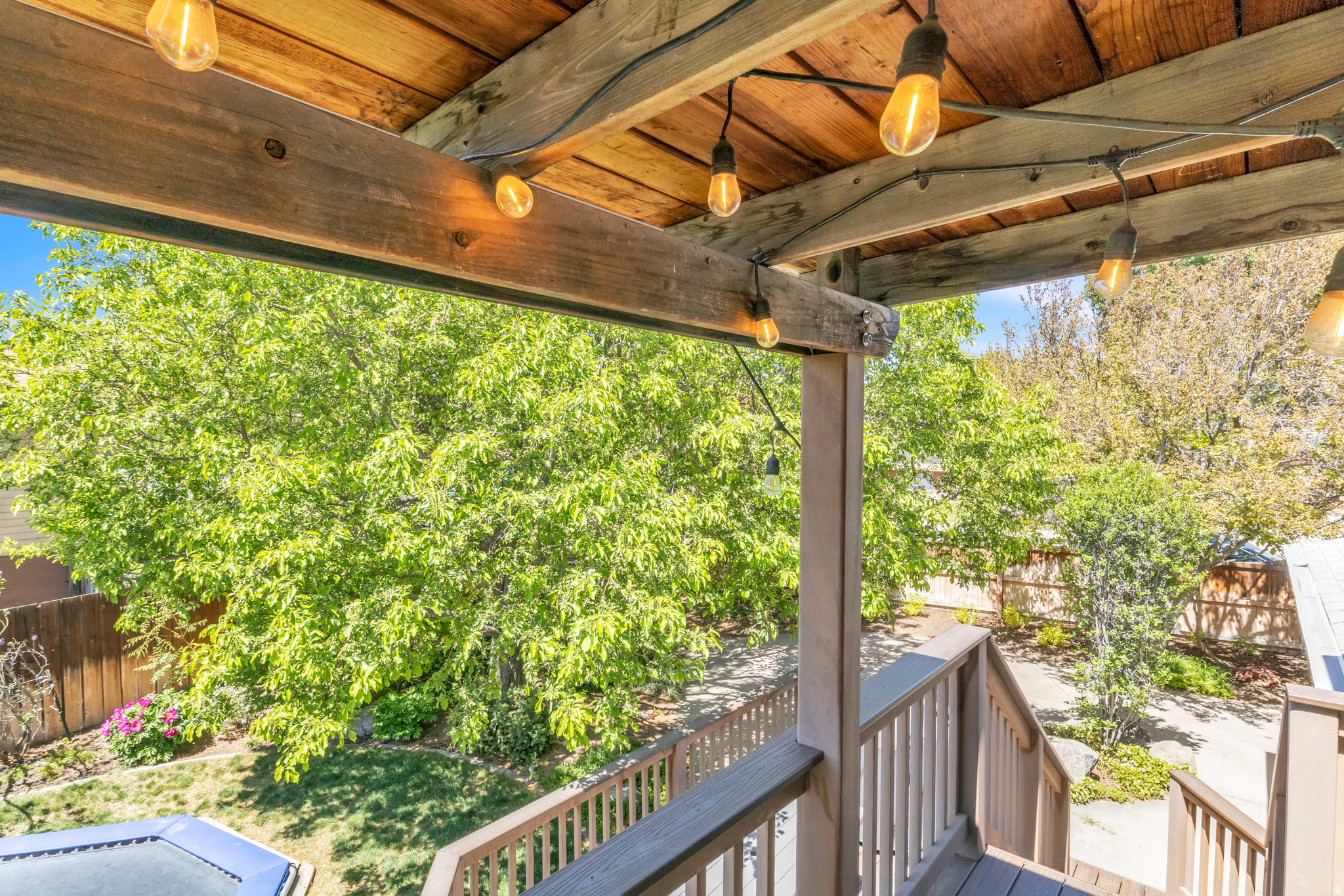 MEADOW CREEK EST - Residential