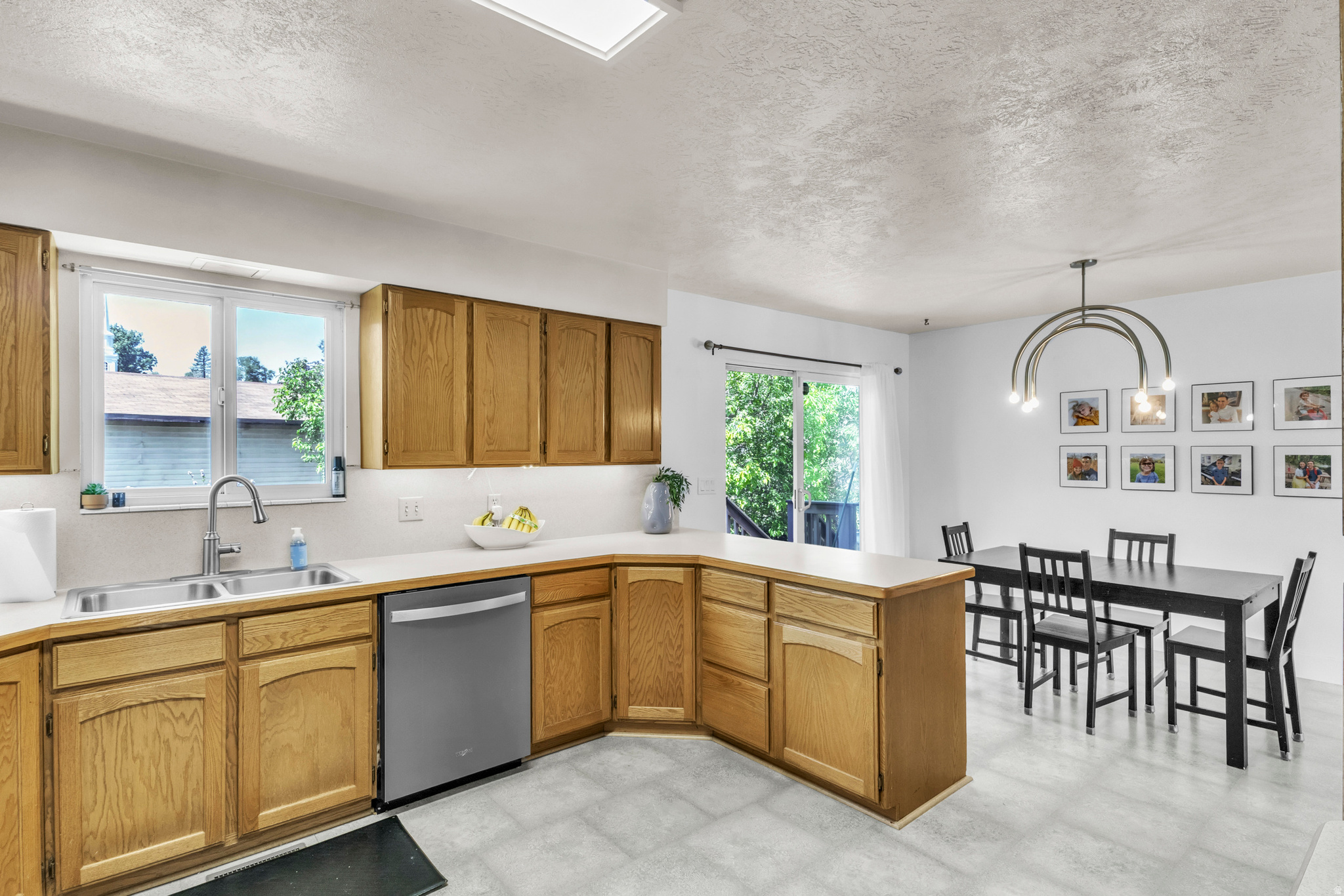 MEADOW CREEK EST - Residential