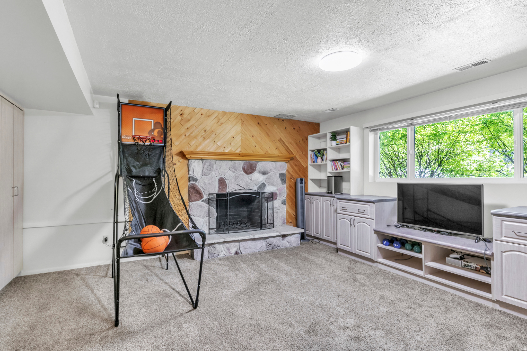MEADOW CREEK EST - Residential