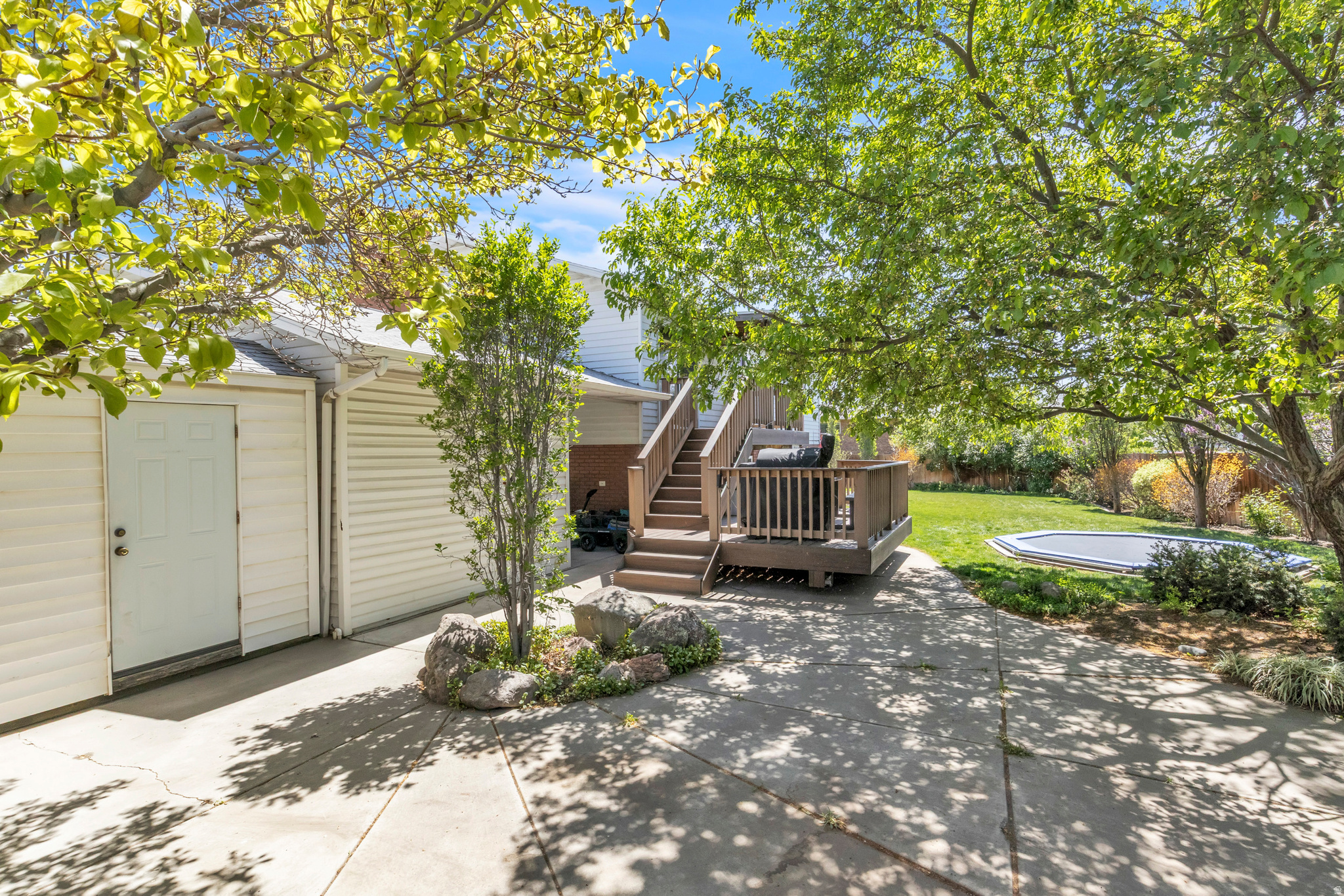MEADOW CREEK EST - Residential