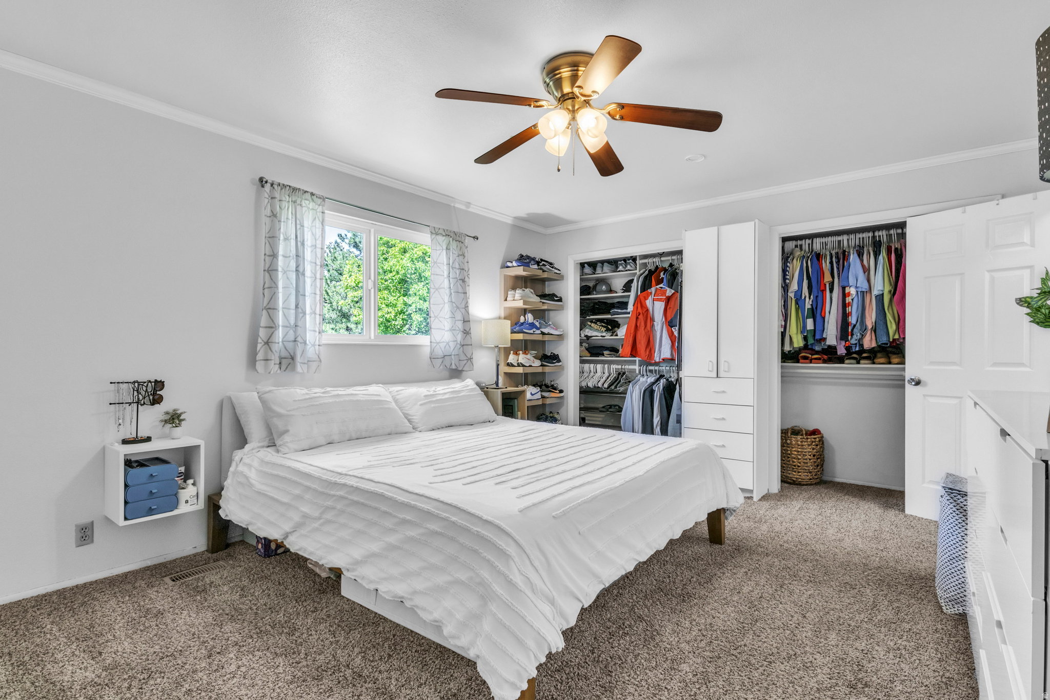MEADOW CREEK EST - Residential