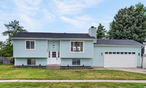 Photo of 489 N OWENS ST, Layton, UT 84041 (MLS # 2153266)