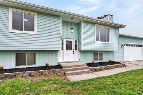Tiny photo for 489 N OWENS ST, Layton, UT 84041 (MLS # 2153266)