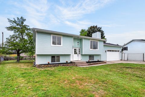 Tiny photo for 489 N OWENS ST, Layton, UT 84041 (MLS # 2153266)