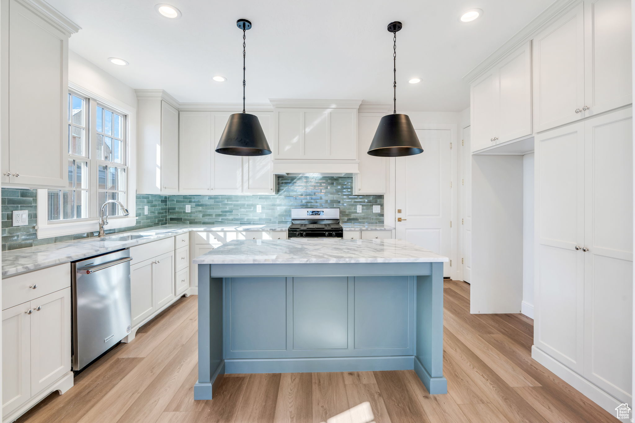 CAMDEN COMMONS - Residential Income