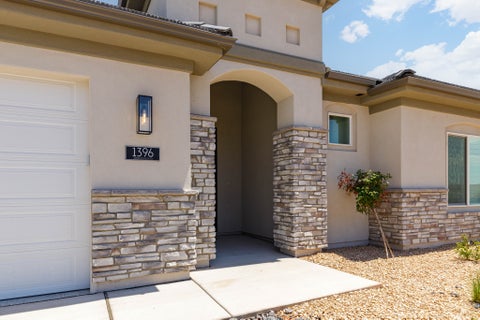 Tiny photo for 1396 N RUSTICO DR, Washington, UT 84780 (MLS # 2174163)