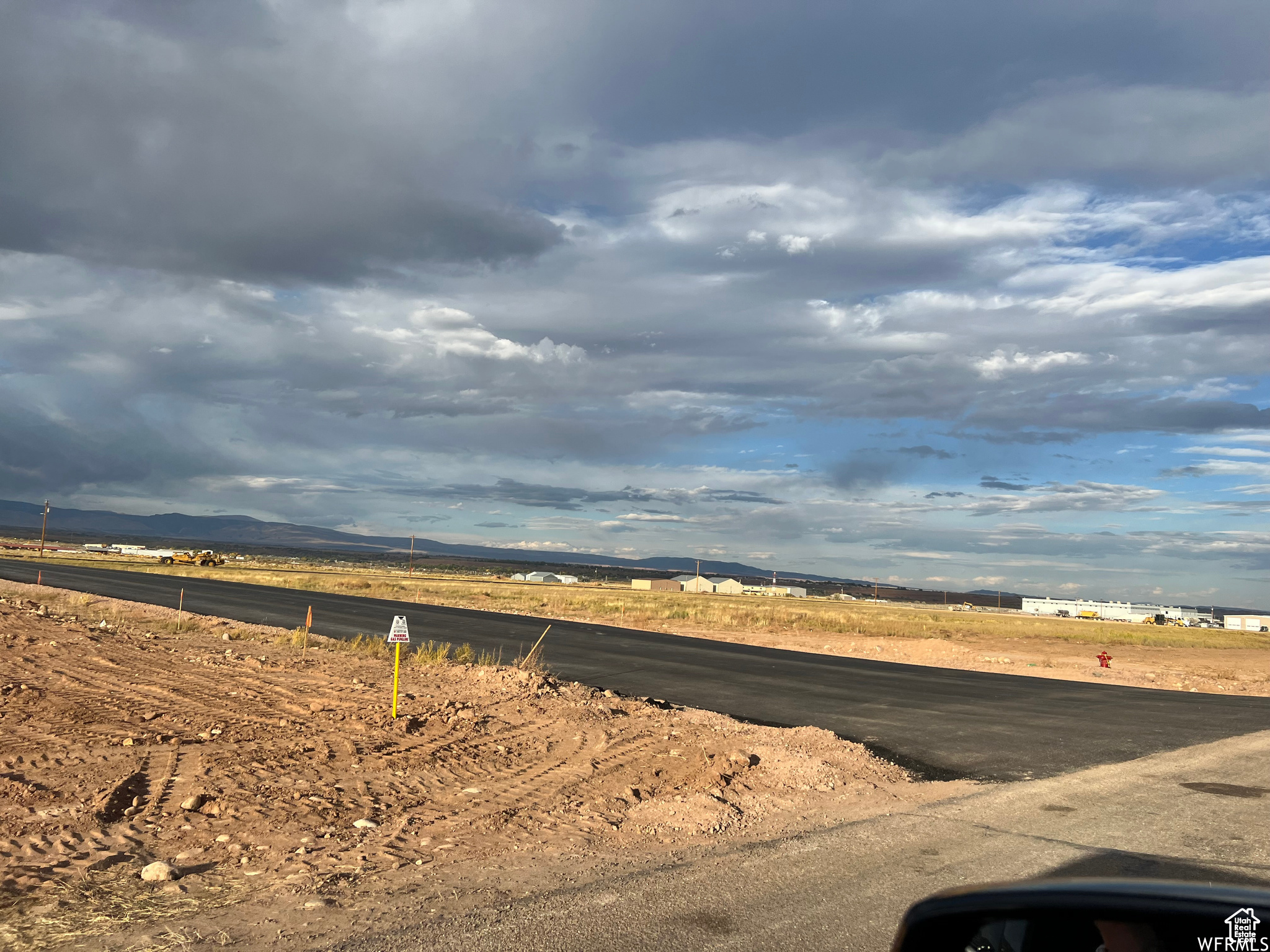 AIRPORT MEADOWS - Land