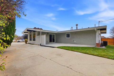 Tiny photo for 2809 E 4510 S, Holladay, UT 84117 (MLS # 2124725)