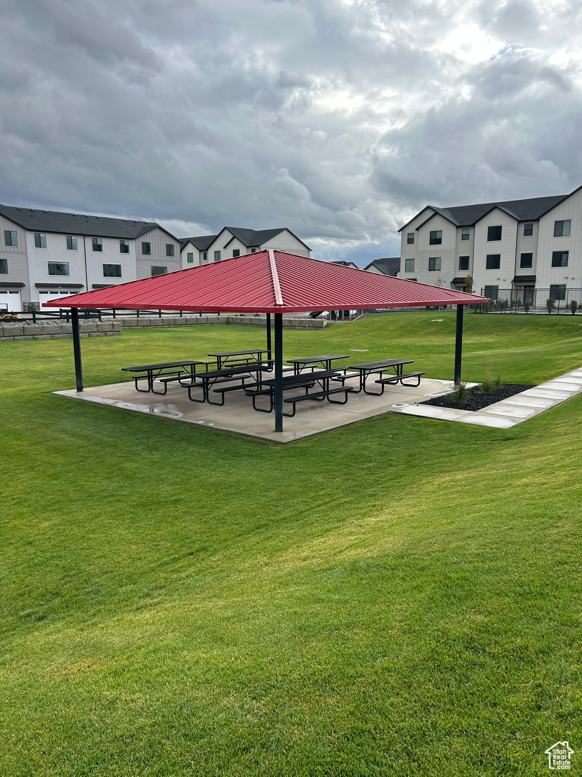 HAVEN OAKS - Residential
