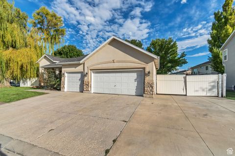 Tiny photo for 812 S SARATOGA DR, Saratoga Springs, UT 84045 (MLS # 2110837)