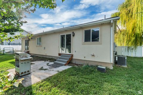 Tiny photo for 812 S SARATOGA DR, Saratoga Springs, UT 84045 (MLS # 2110837)