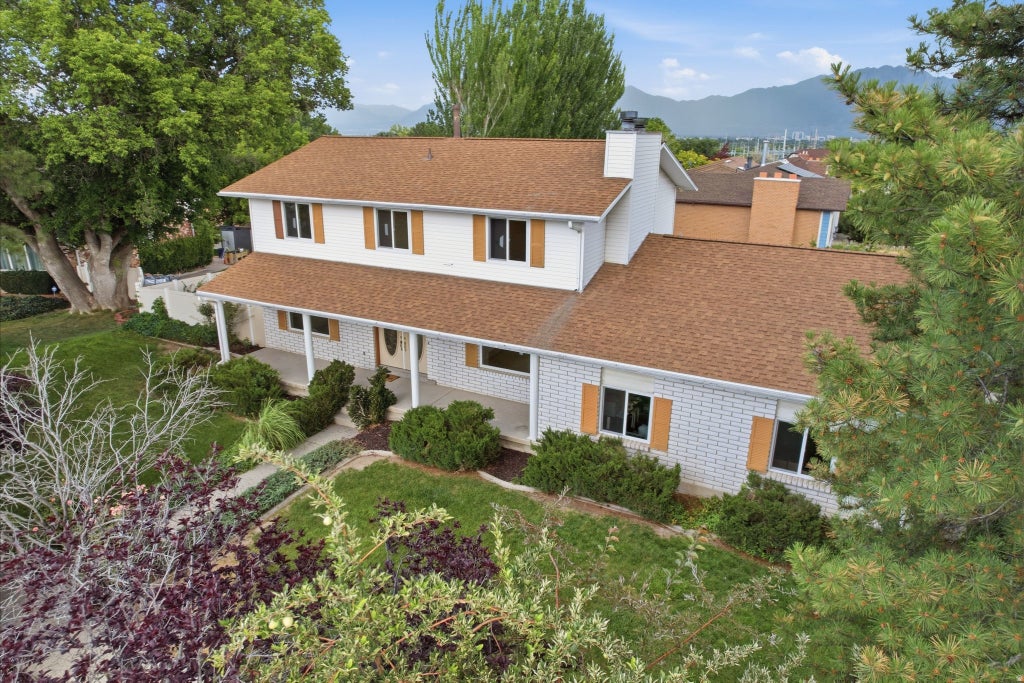 Photo of 3006 W ROBINWOOD DR, Taylorsville, UT 84129 (MLS # 2168865)