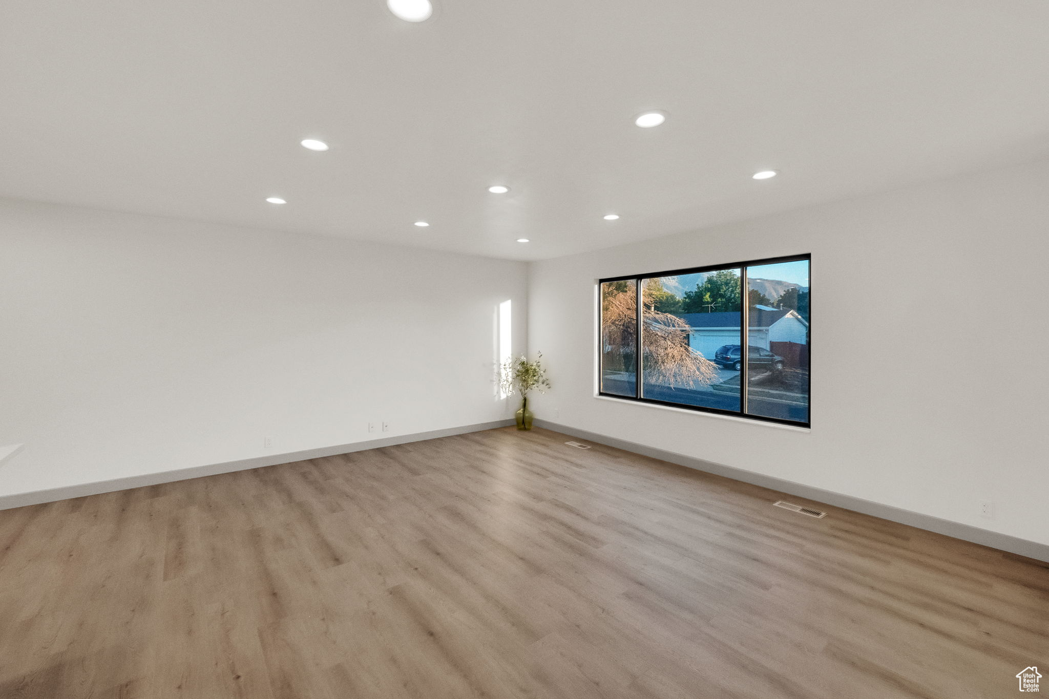 OAKWOOD ESTS 03 - Residential