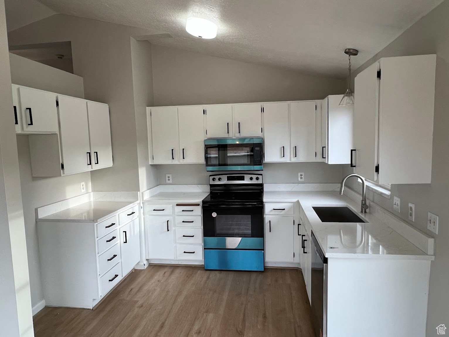 5950 S Sunset Vista Dr, Kearns, Utah image 3