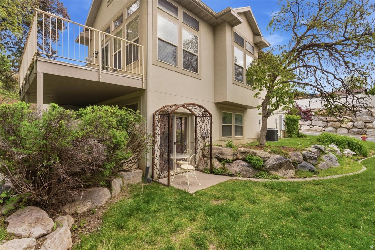 COUNTRY OAKS - Residential