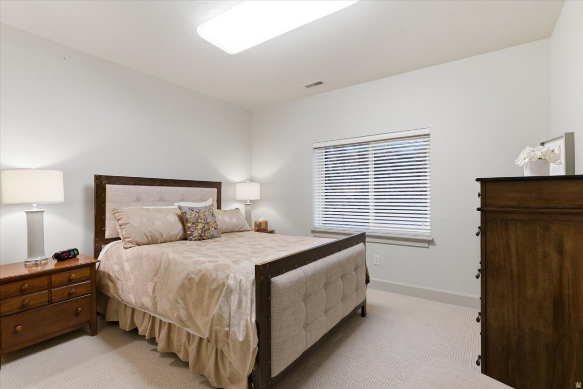 COUNTRY OAKS - Residential
