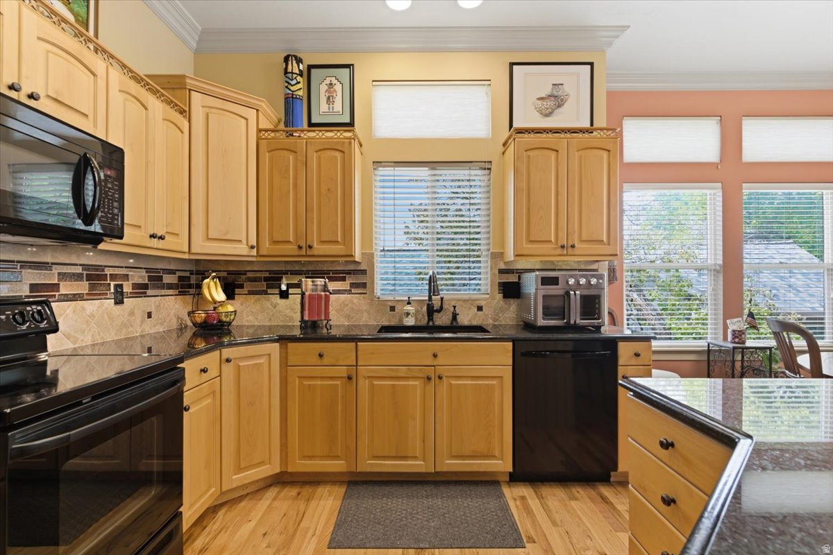 COUNTRY OAKS - Residential