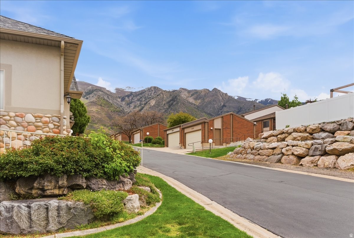 COUNTRY OAKS - Residential