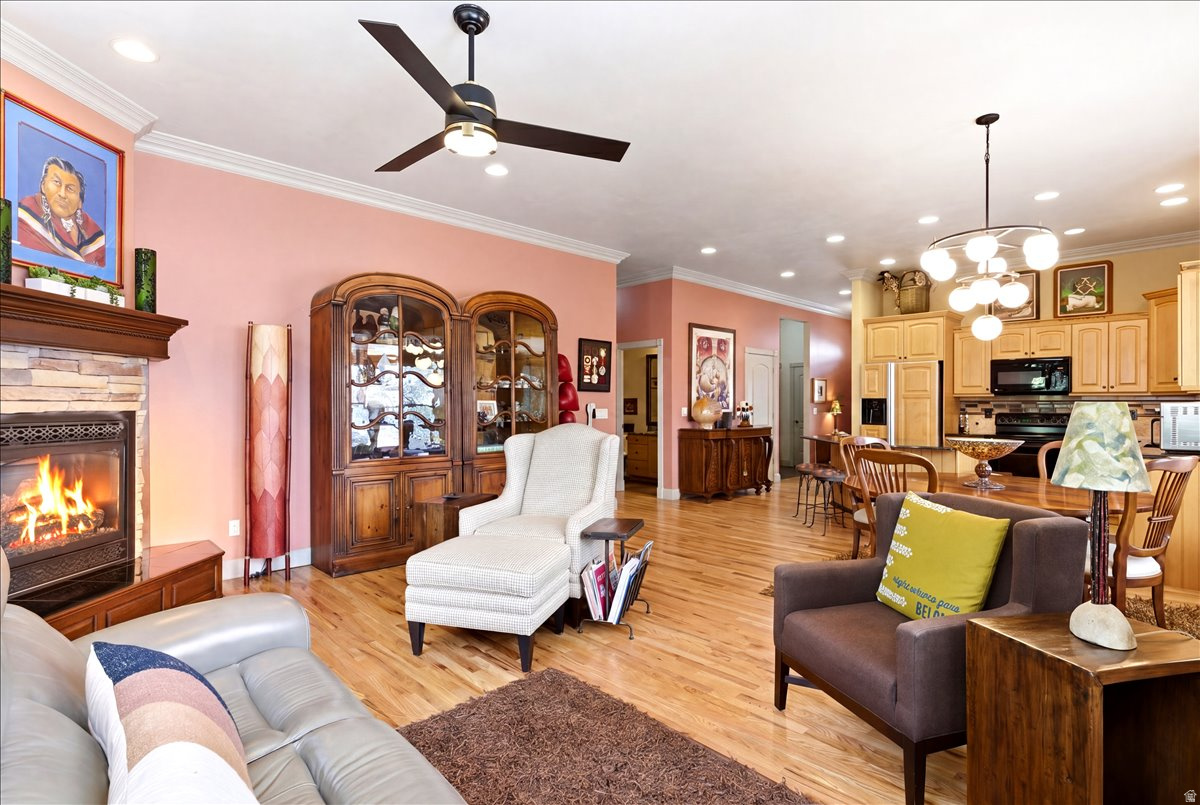 COUNTRY OAKS - Residential